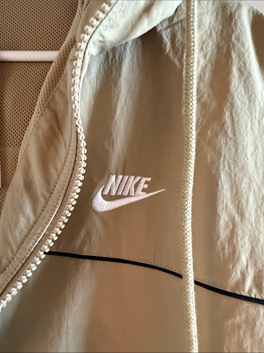 Nike Men's Beige Hooded Windbreaker with Contrast Piping - Picture 6 of 7